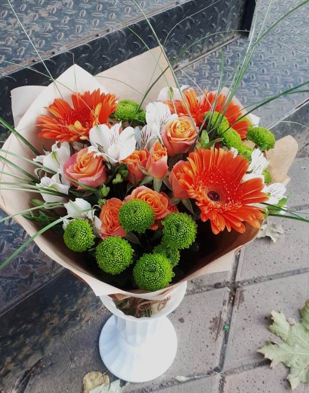 Букет цветов из: Герберы, Хризантемы, Альстромерии и Розы в Сосны