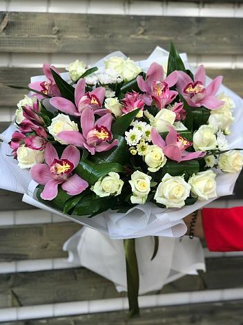 Букет цветов из: Розы и Хризантемы в Сосны