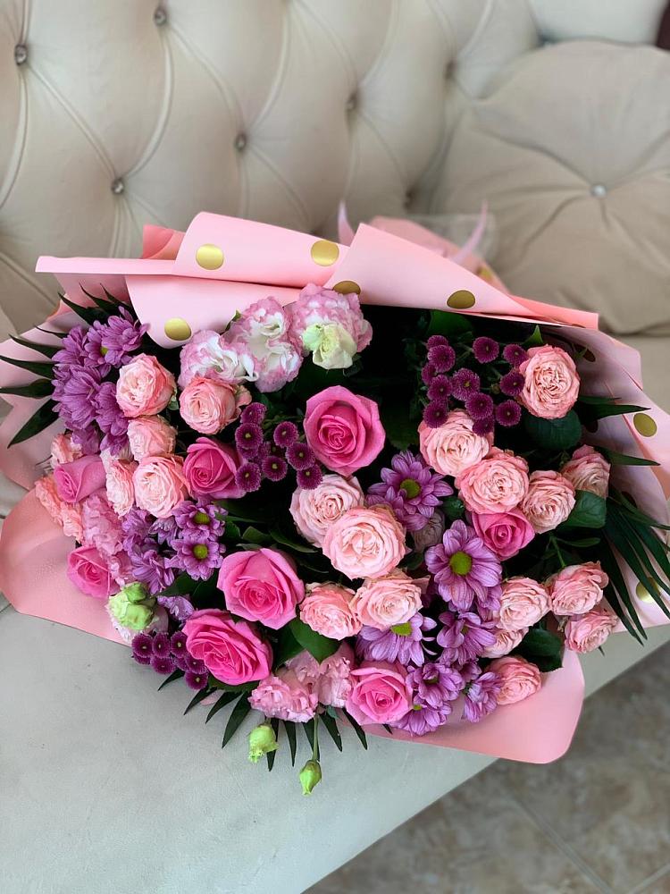 Букет цветов из: Хризантемы, Розы и Лизиантусы в Сосны