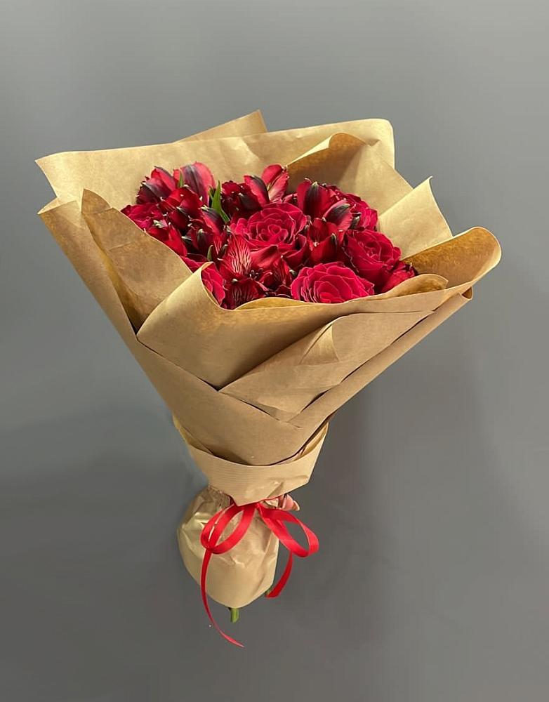 Букет цветов из: Альстромерии и Розы в Сосны