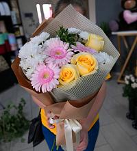 Букет цветов из:  Герберы, Розы и Хризантемы в Сосны
