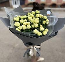 Букет Белые кустовые розы Солинеро в Сосны