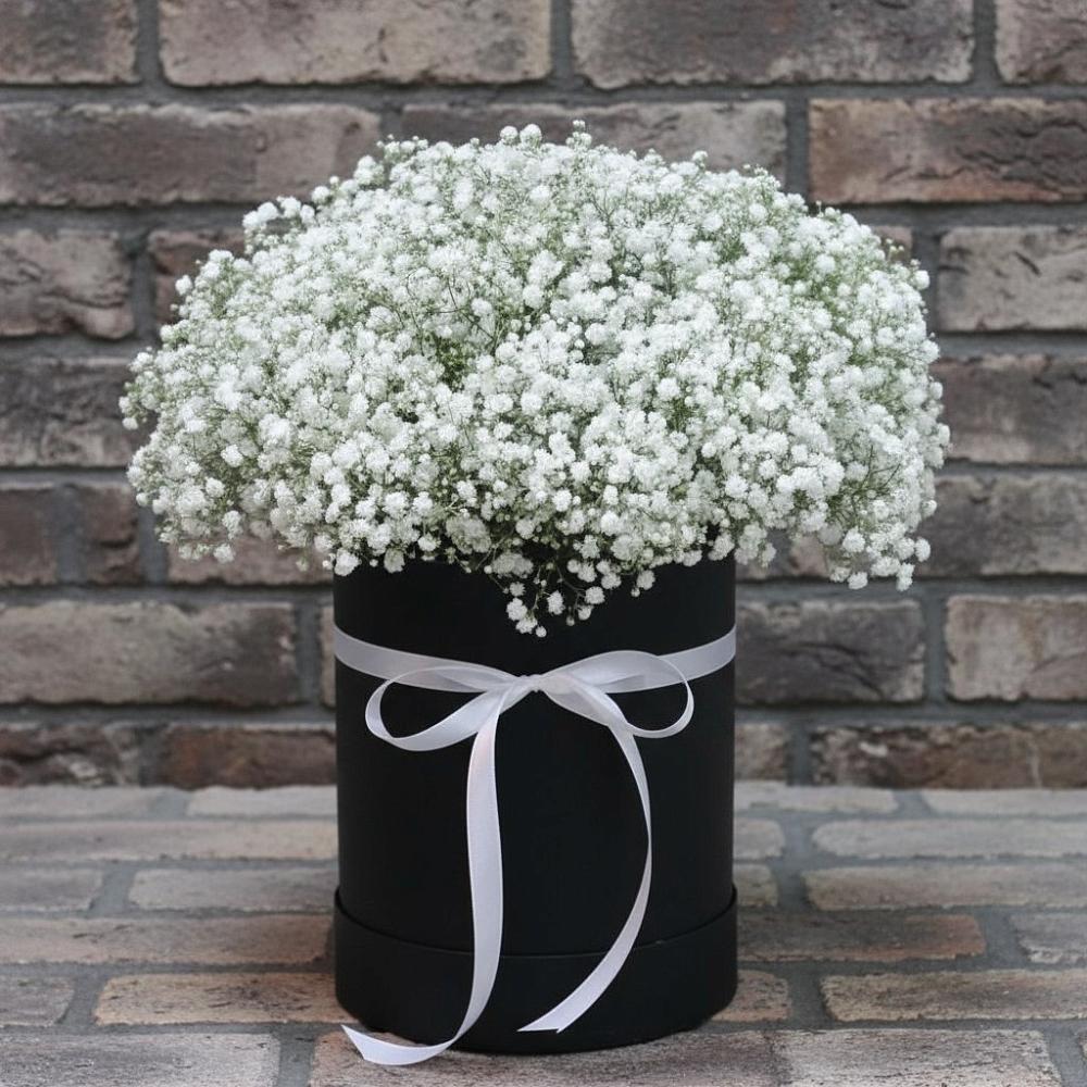 Цветочная композиция из Гипсофила в шляпной коробке в Сосны