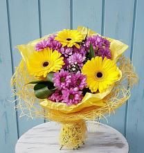 Букет цветов из:  Хризантемы и Герберы в Сосны