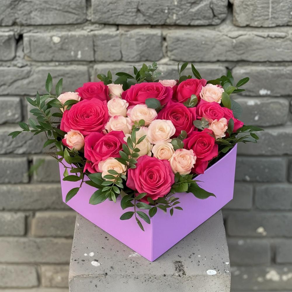 Цветочная композиция из Розы в коробке в Сосны