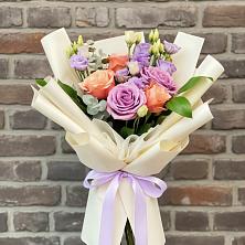 Букет цветов из:  Лизиантусы и Розы в Сосны