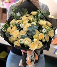 Букет цветов из:  Розы и Лизиантусы #REPLACE_PRED# Сосны