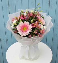 Букет цветов из:  Герберы, Альстромерии и Лизиантусы в Сосны