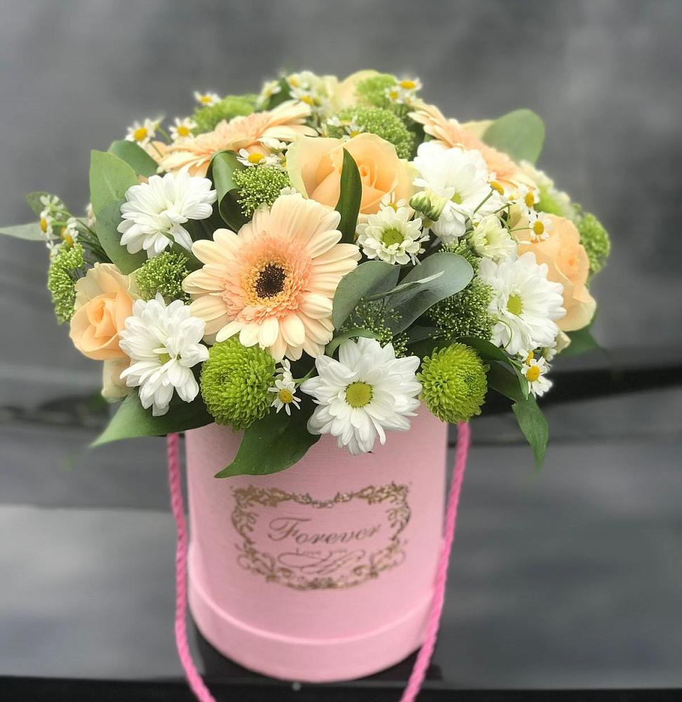 Цветочная композиция из Розы, Герберы и Хризантемы в шляпной коробке в Сосны