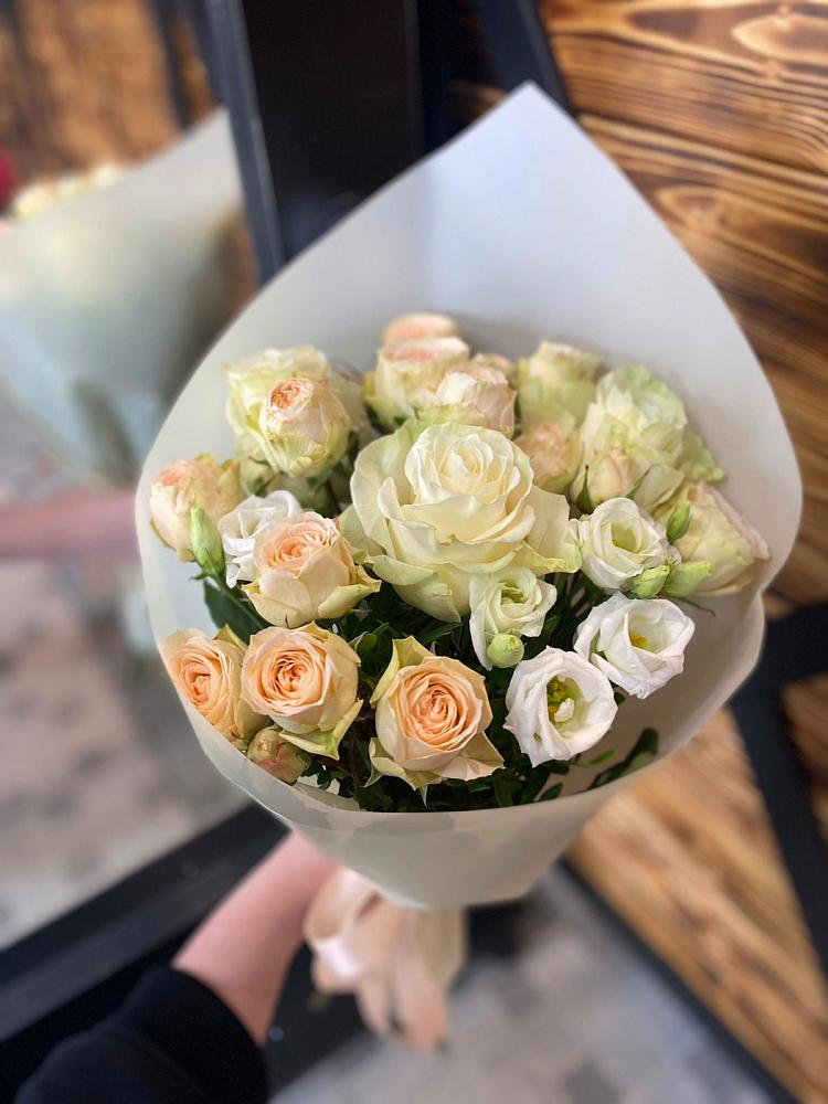 Букет цветов из: Розы и Лизиантусы в Сосны